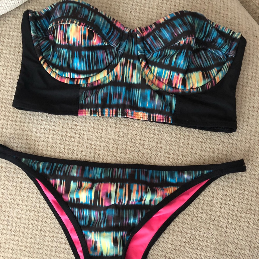 💥SOLD💥 Hurley swim suit size medium SOLD